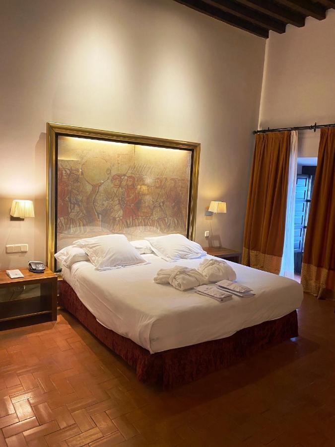Parador De Trujillo Esterno foto